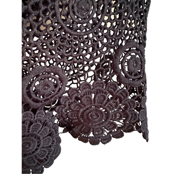 Tahari Navy Blue Shift Dress With A Lace Flower Hem & Split Bell Sleeve Size 4 - Picture 7 of 11